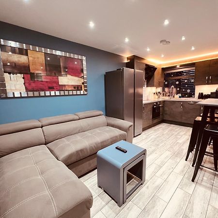 Modern Suites -5 Bedroom House- With Free Parking Birmingham City Екстер'єр фото