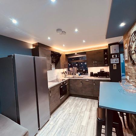 Modern Suites -5 Bedroom House- With Free Parking Birmingham City Екстер'єр фото