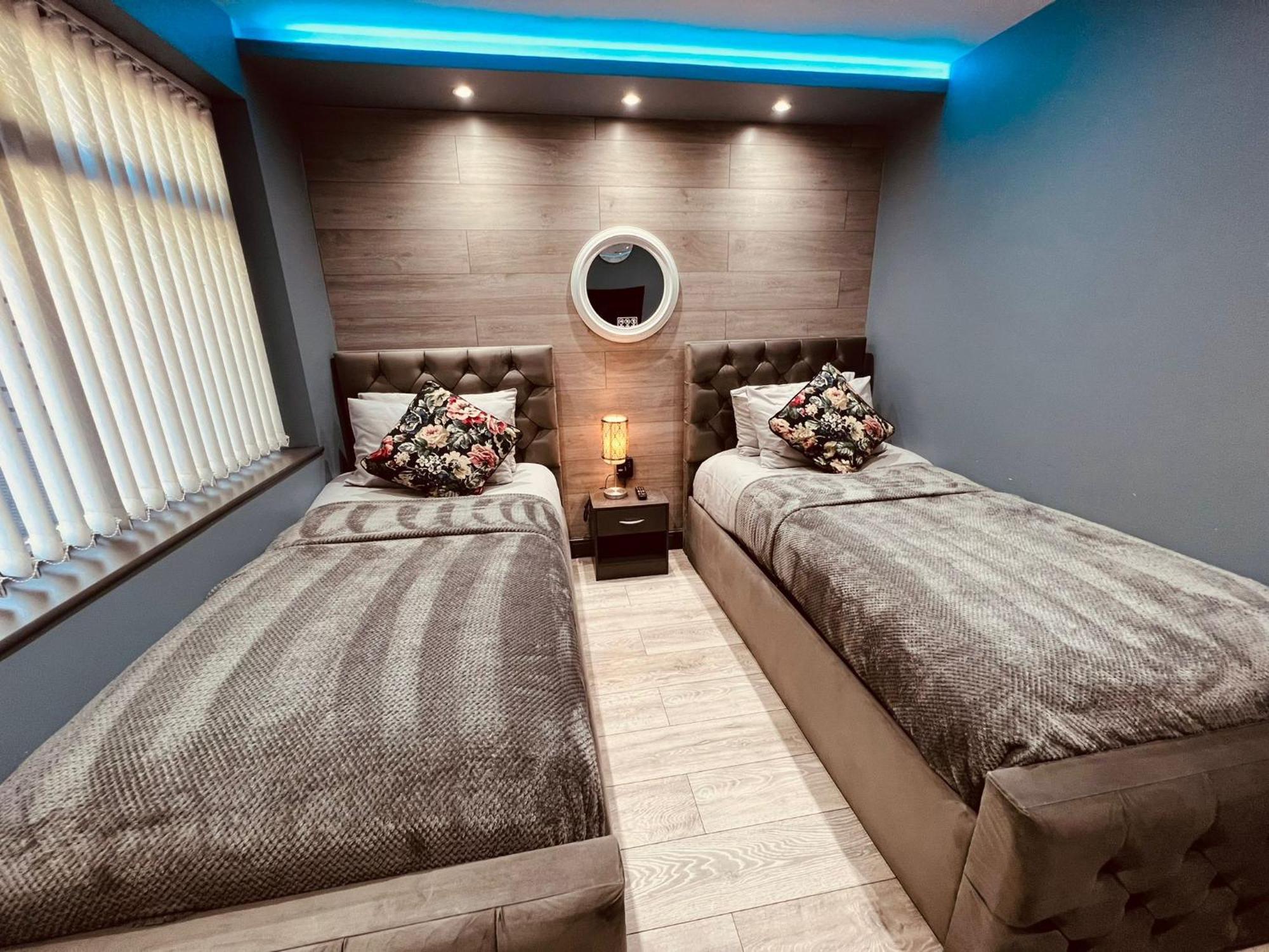 Modern Suites -5 Bedroom House- With Free Parking Birmingham City Екстер'єр фото