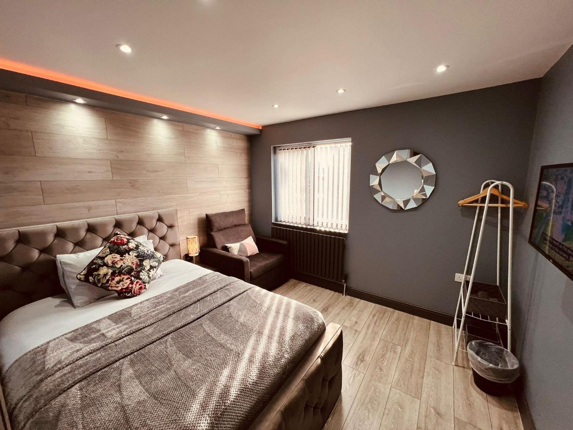 Modern Suites -5 Bedroom House- With Free Parking Birmingham City Екстер'єр фото
