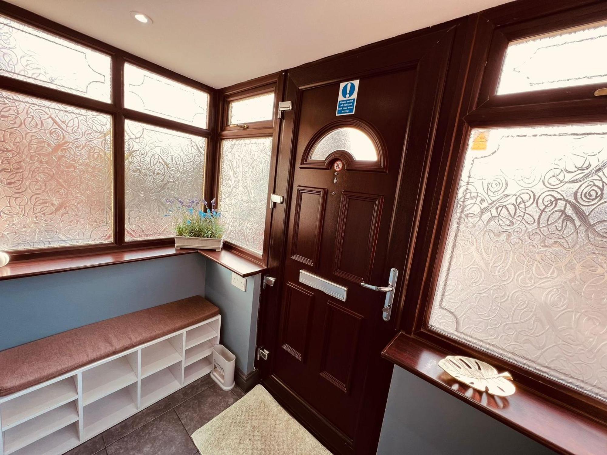 Modern Suites -5 Bedroom House- With Free Parking Birmingham City Екстер'єр фото