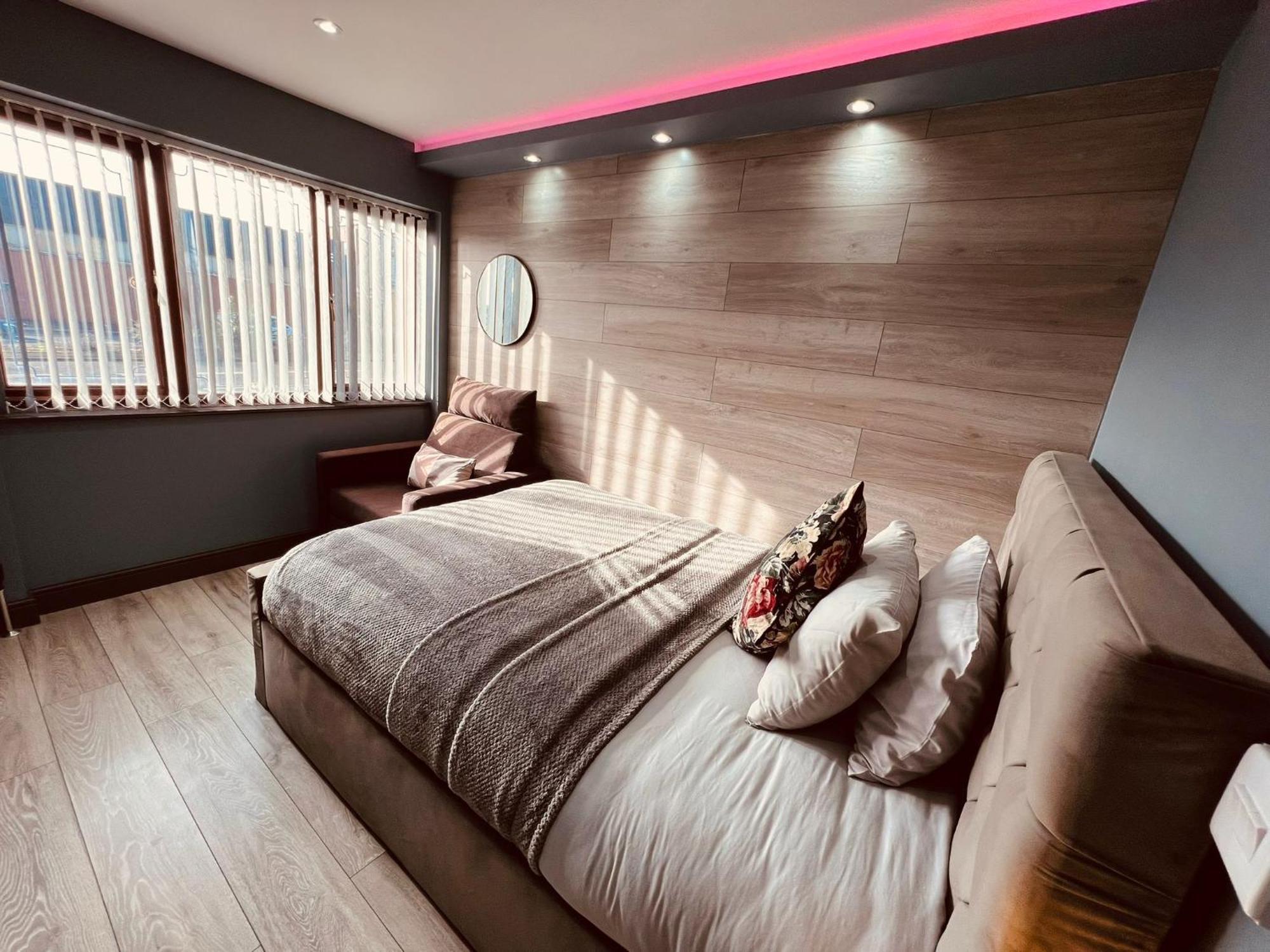 Modern Suites -5 Bedroom House- With Free Parking Birmingham City Екстер'єр фото