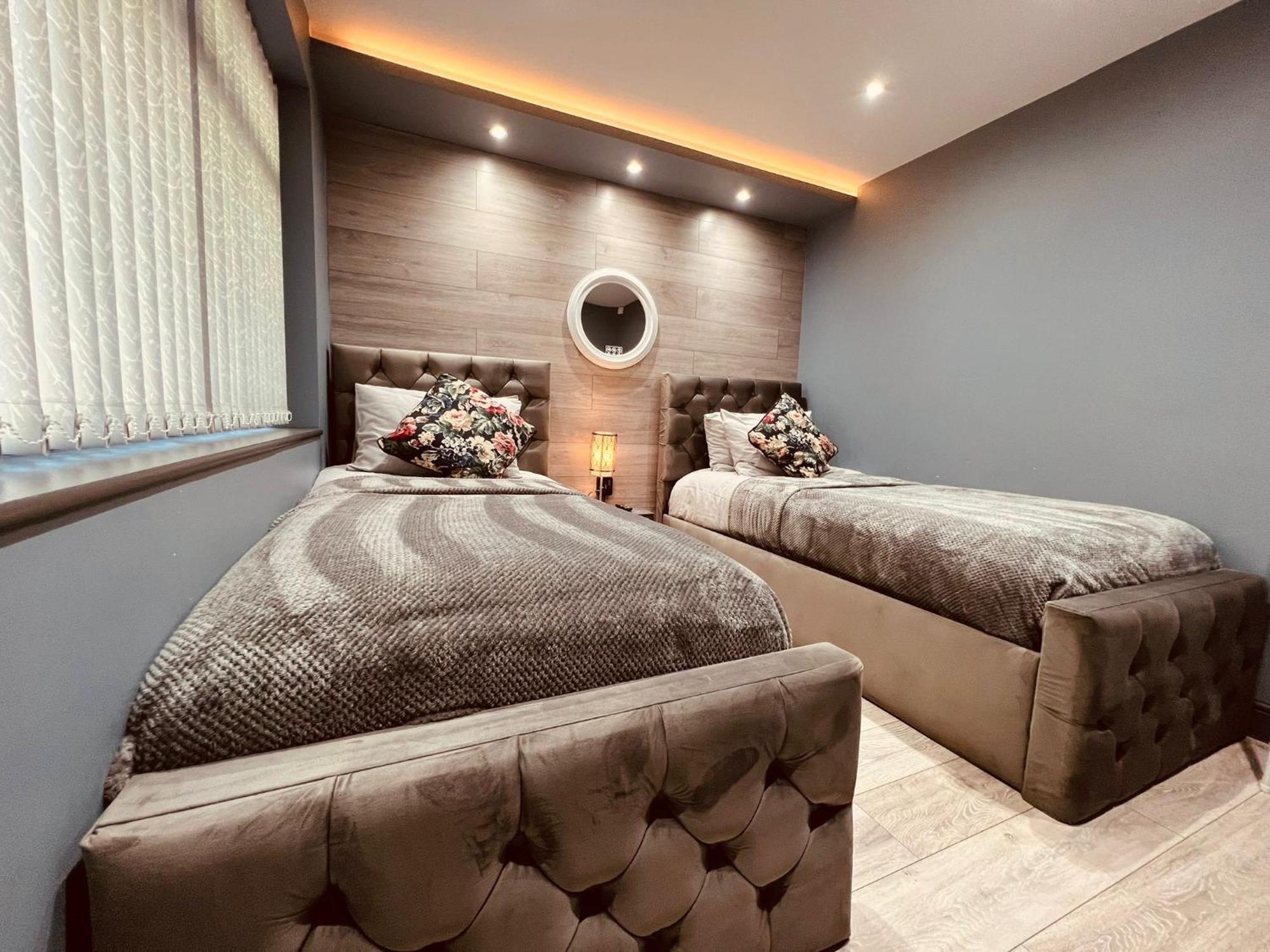 Modern Suites -5 Bedroom House- With Free Parking Birmingham City Екстер'єр фото