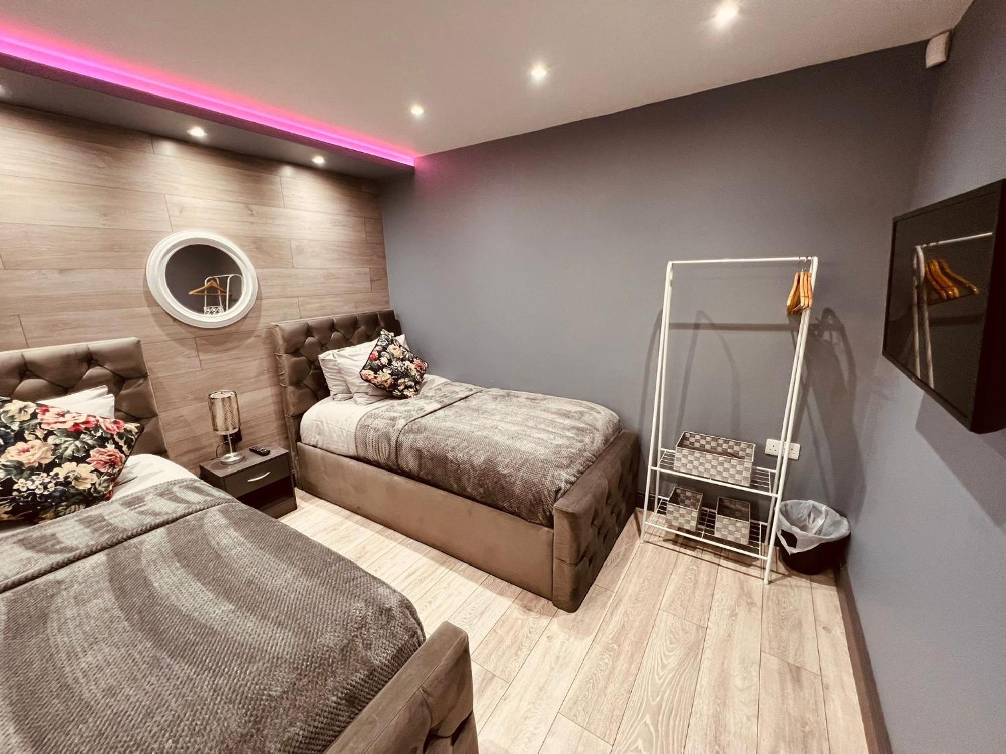 Modern Suites -5 Bedroom House- With Free Parking Birmingham City Екстер'єр фото