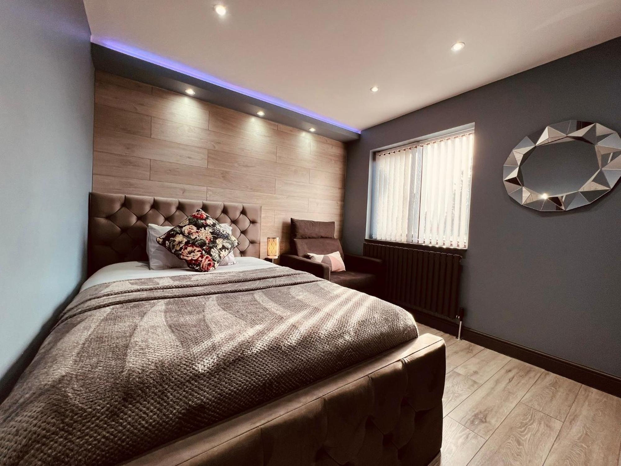 Modern Suites -5 Bedroom House- With Free Parking Birmingham City Екстер'єр фото
