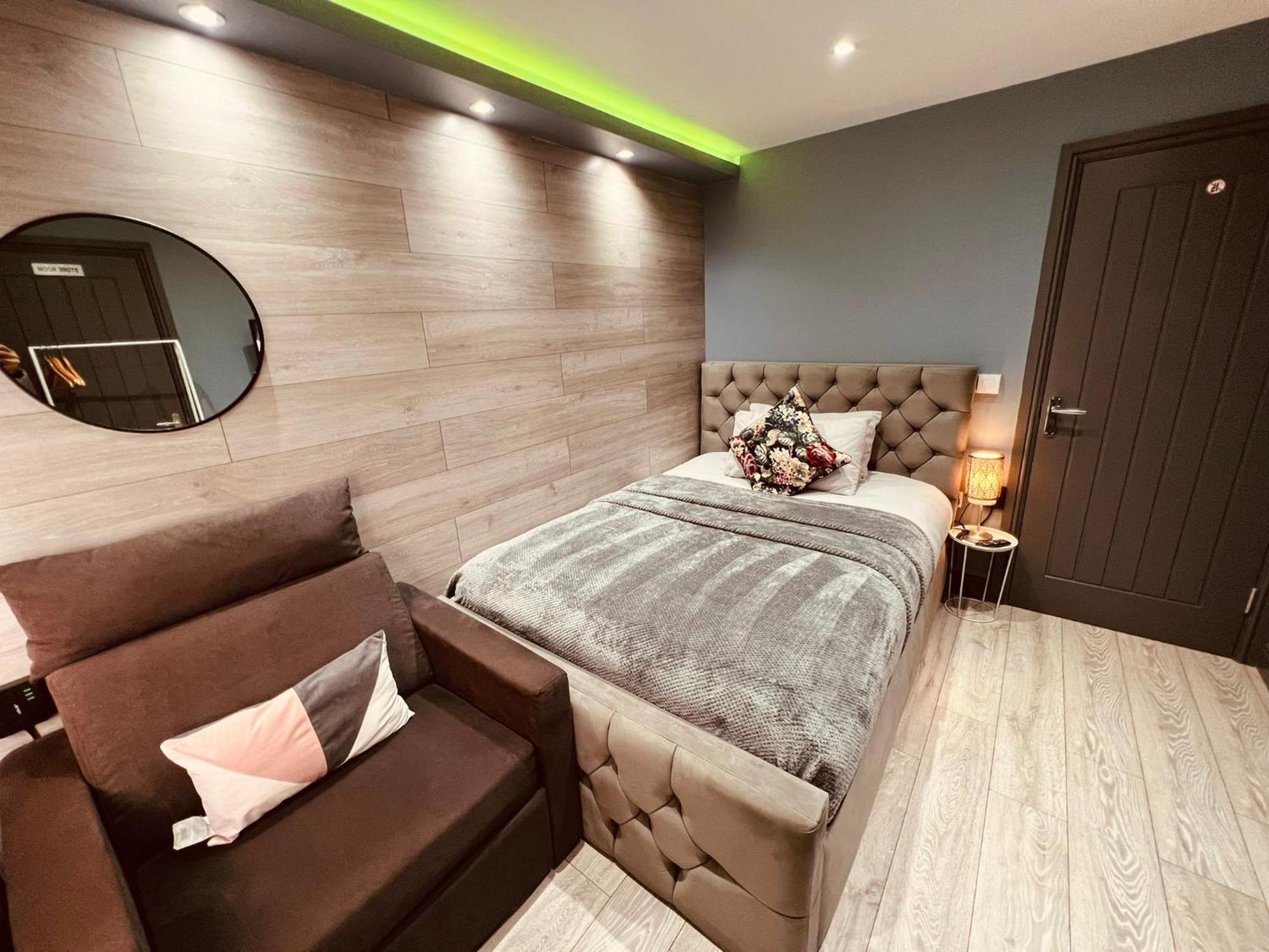 Modern Suites -5 Bedroom House- With Free Parking Birmingham City Екстер'єр фото
