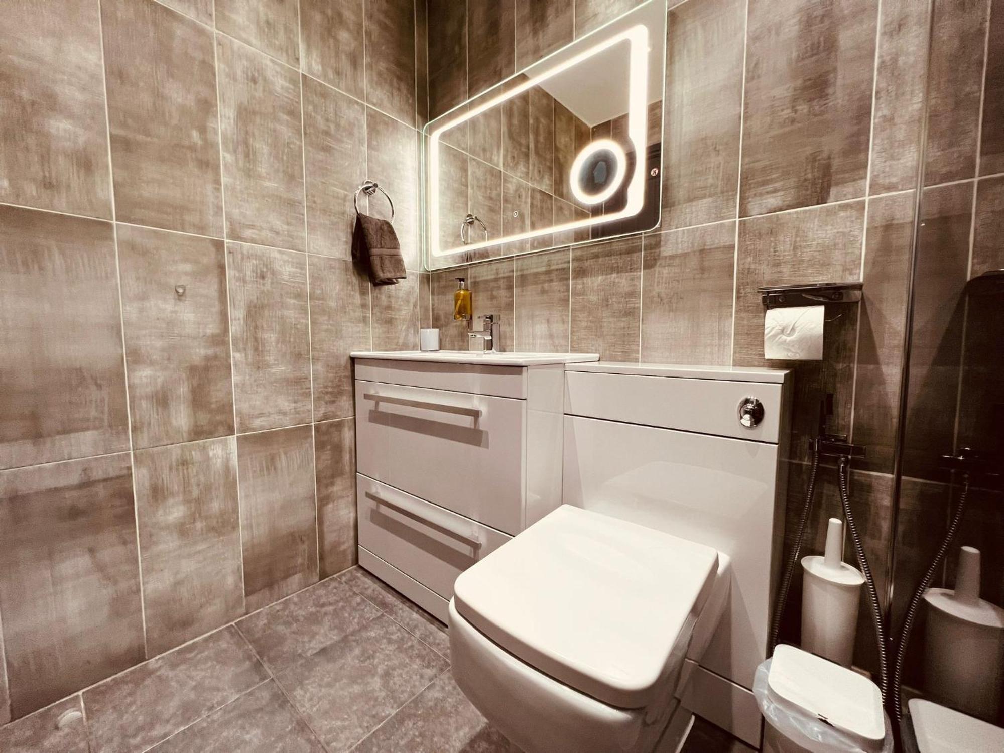 Modern Suites -5 Bedroom House- With Free Parking Birmingham City Екстер'єр фото
