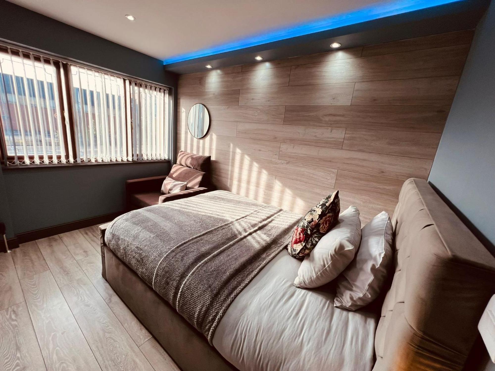 Modern Suites -5 Bedroom House- With Free Parking Birmingham City Екстер'єр фото