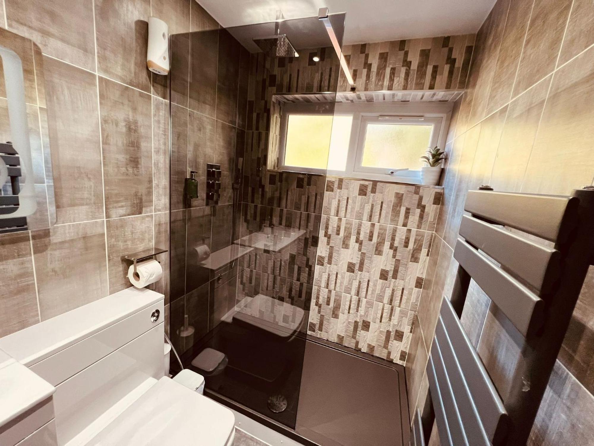 Modern Suites -5 Bedroom House- With Free Parking Birmingham City Екстер'єр фото