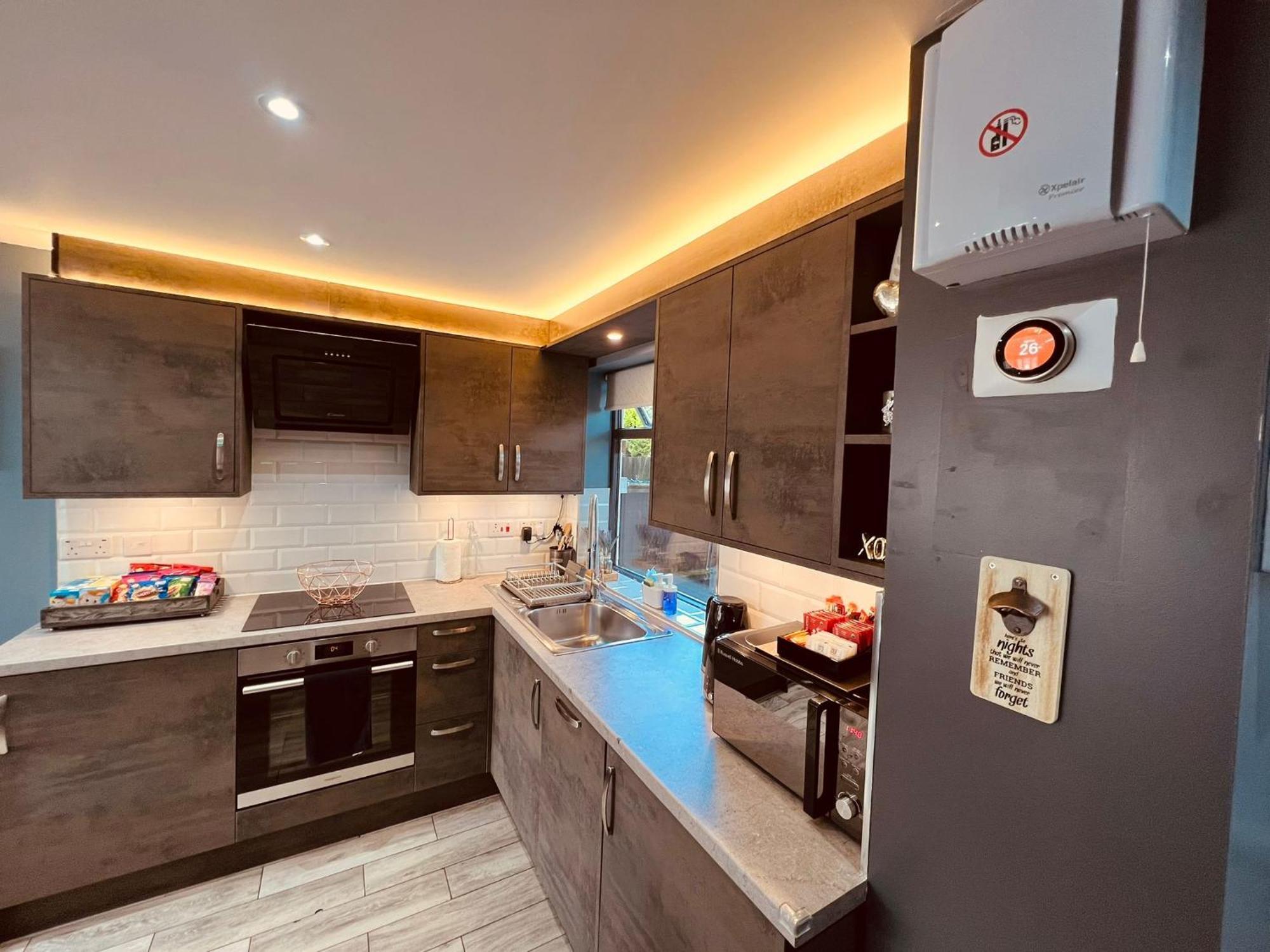 Modern Suites -5 Bedroom House- With Free Parking Birmingham City Екстер'єр фото