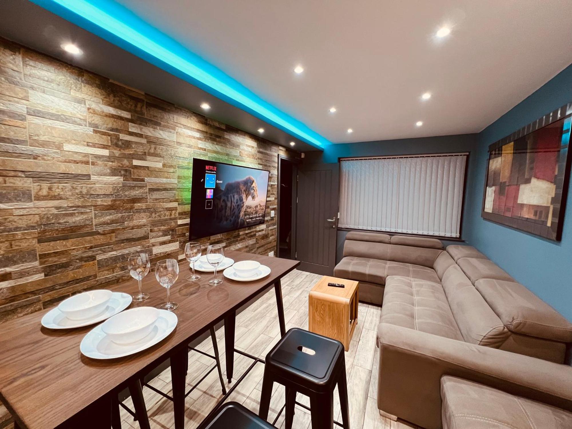 Modern Suites -5 Bedroom House- With Free Parking Birmingham City Екстер'єр фото