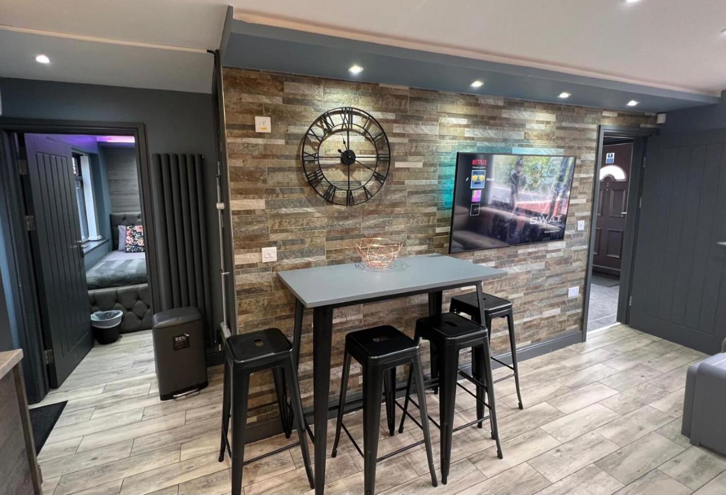 Modern Suites -5 Bedroom House- With Free Parking Birmingham City Екстер'єр фото