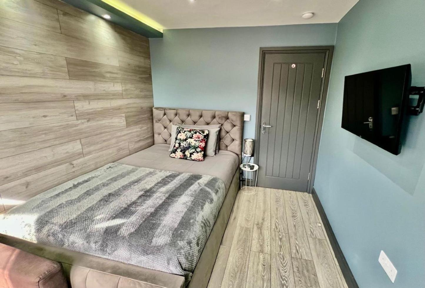 Modern Suites -5 Bedroom House- With Free Parking Birmingham City Екстер'єр фото