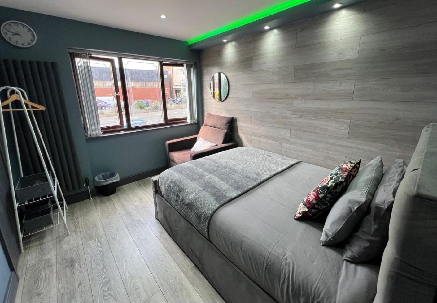Modern Suites -5 Bedroom House- With Free Parking Birmingham City Екстер'єр фото