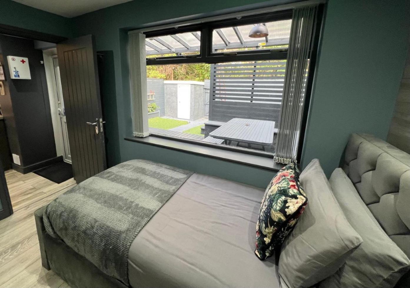 Modern Suites -5 Bedroom House- With Free Parking Birmingham City Екстер'єр фото