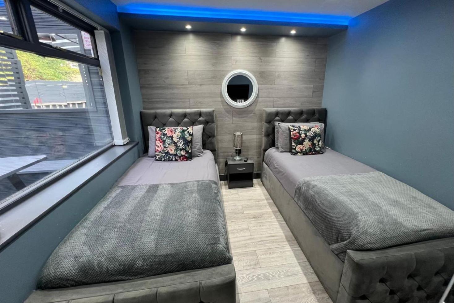 Modern Suites -5 Bedroom House- With Free Parking Birmingham City Екстер'єр фото