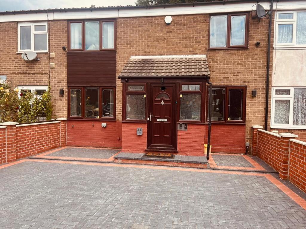 Modern Suites -5 Bedroom House- With Free Parking Birmingham City Екстер'єр фото