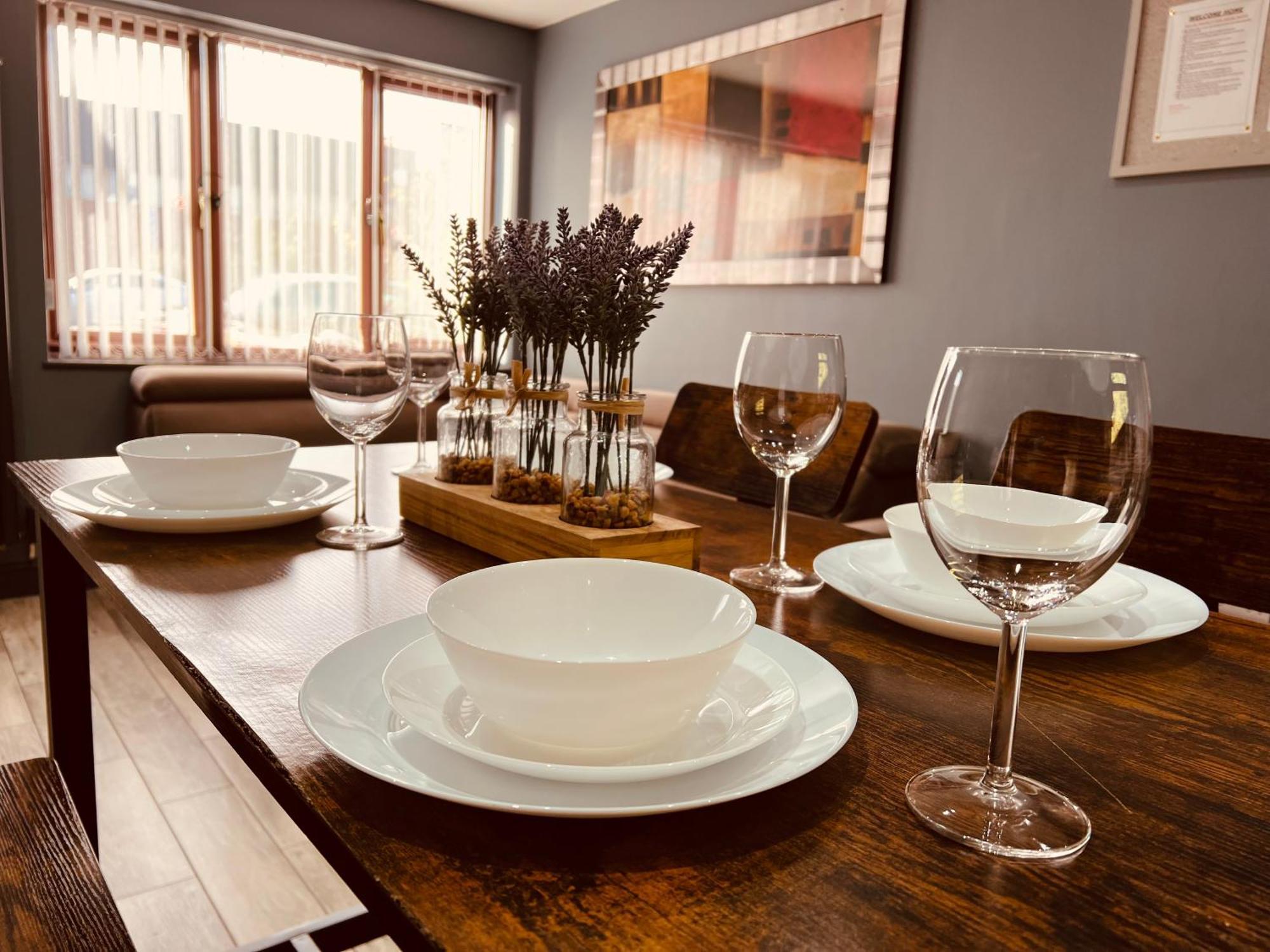 Modern Suites -5 Bedroom House- With Free Parking Birmingham City Екстер'єр фото