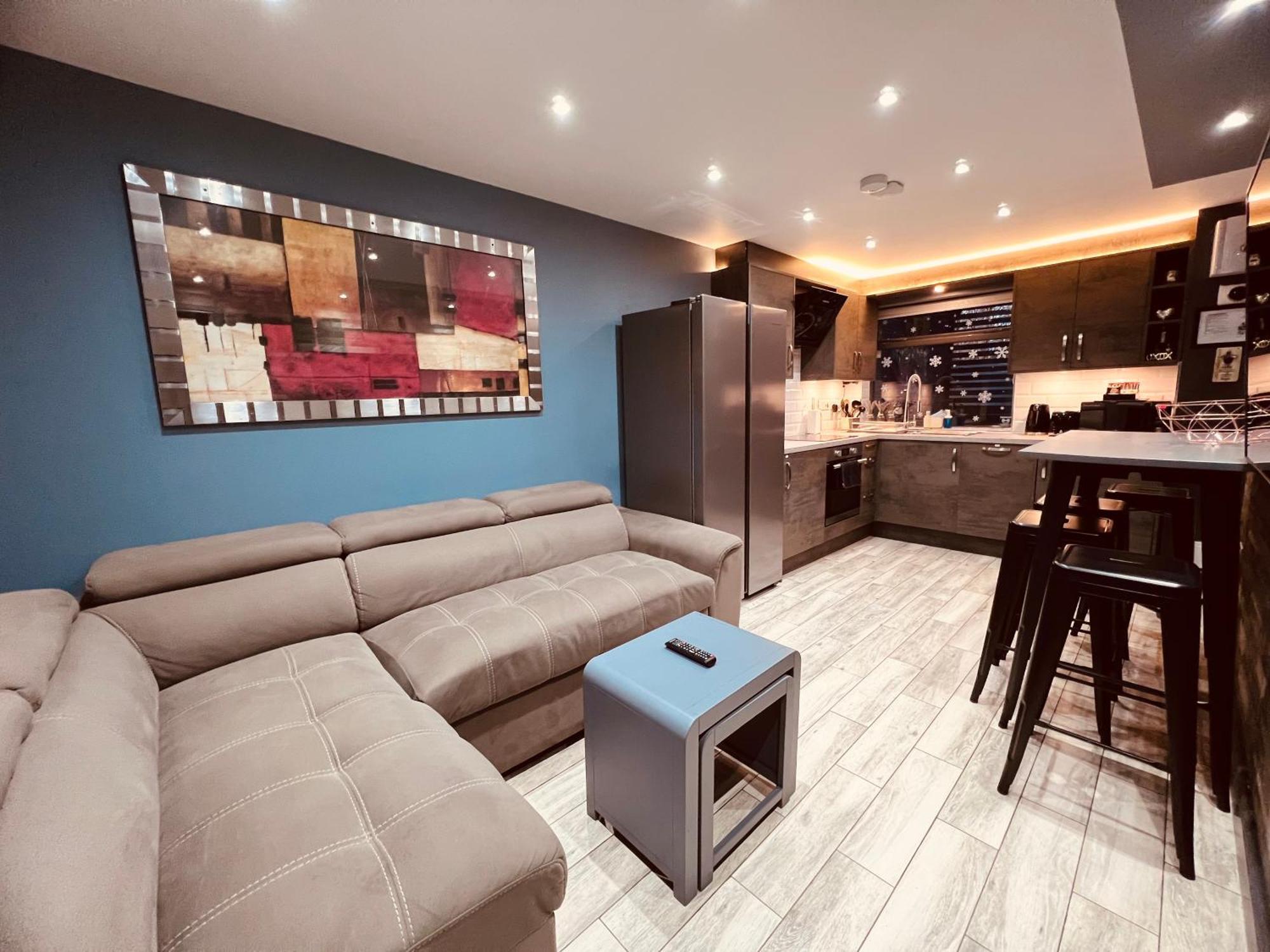 Modern Suites -5 Bedroom House- With Free Parking Birmingham City Екстер'єр фото